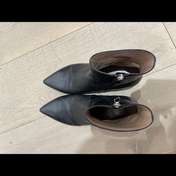 Alumnae black leather booties. Worn once indoors - Picture 5 of 5